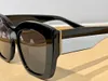 Fyrkantiga solglasögon 04W svart grå gradient för kvinnor sunnies gafas de sol designer solglasögon occhiali da sole uv400 skydd glasögon