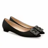 Отсуть туфли черная атласная ткань низкие каблуки женщина базовые стразы 2023 хрустальные бриллианты для вечеринки мода мода свадебная обувь Words Женщины