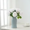 Dekorativa blommor Användbar konstgjord ros Lätt att bry sig med gröna blad Faux Silktyg Simulering Blommapografi Prop
