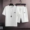 Ropa de dormir para hombres Camiseta de verano, pantalones cortos, conjunto de 2 piezas de chándal blanco, letras 3D para hombres, ropa de calle retro, patrón creativo, conjunto de traje corto para hombres Z230719