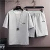 Pantaloncini t-shirt da uomo Summer Sleepwear Set da 2 pezzi di tuta bianca lettere 3D da uomo abbigliamento da strada retrò modello creativo set da uomo corto Z230719