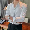 Chemises décontractées pour hommes Chemise à manches longues à rayures britanniques pour la version coréenne Slim Fit Broderie Blanc Business Social