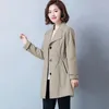 Femmes Trench Coats Moyen-Âge Personnes Âgées Manteau Simple Boutonnage Casual Mince Printemps Automne Veste Femme Coupe-Vent Grande Taille 6XL