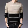 Maglioni da uomo 2023 nuovi uomini di marca di moda maglione sottile pullover da uomo pullover a righe slim fit lavorato a maglia autunno stile coreano abiti da uomo casual L230719