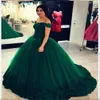 Emerald Green Off Plouds Lace Quinceanera выпускные платья с шариковыми платья аппликации корсет назад сладкое платье для девочек Дешевое новое