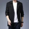 Płaszcze męskie płaszcze w rozmiarze plus luźne dopasowanie długiego klapy z pojedynczą piersi z kurtką wiatrówki guziki płaszczowe ubranie 2023 B137