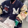 Varsity jackor för män sömnad brevman retro skalle sport baseball krage läder ärm i streetwear hip hop bombare freds toppar rockar brodery designer