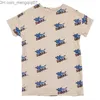Zestawy odzieżowe dla dzieci letniego set chłopców z 2023 r. Nowa południowokoreańska koszulka z kreskówek Shark z krótkim rękawem z krótkimi szortami dla dzieci sukienki dla dziewcząt Z230719