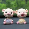 Dekoracje wnętrz Ozdoby samochodowe Śliczne żywice wstrząsające głowę świniowa lalka Piękna auto desca rozdzielcza