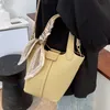 Designer Picotin Lock Bag Avançado e Ocidentalizado Pequeno para Mulheres 2023 Nova Moda Versátil Balde Este Ano Popular Crossbody W50O