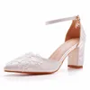 Scarpe eleganti da sposa in pizzo bianco con tacco alto a fiori spessi da donna da sposa con fibbia a bocca bassa 7 cm sandali pompe A-87