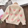 Pullover Bear Leader Girls Stricker Pullover Baby Girls Winter Herbstkleidung Druck Herz Patchwork Strickmann warmer Strickpullover süße Jacke HKD230719