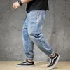 Jeans da uomo taglie forti 46 Pantaloni in denim alla moda hip-hop Pantaloni larghi in jeans blu chiaro Abbigliamento da cowboy da uomo