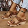 Sandaler sommarskvinnor tofflor plus storlek kvinnors skor retro romerska sandaler kvinnor pu casual blomma kilsandaler plattform tofflor 230719