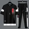 Tute da uomo Pantaloni da jogging da uomo Set da uomo Abbigliamento moda coreana Set T-shirt stampata Pantaloni cargo multitasche Set due pezzi Estate 230718