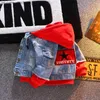 Mantel Frühling Herbst Jeansjacke Jungen und Mädchen neue 2022 koreanische Version Mode Patch Arbeit Kapuze Jean Jacke lässige Kinderkleidung Z230719