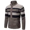 Męskie swetry Nowe jesienne zimowe kardigan mężczyźni swetry kurtki płaszcze w paski w paski dzianiny swetra Slim Fit Swatters Coat męskie ubranie 2022 L230719