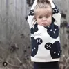 Pullover Neue 2022 Baby Jungen Mädchen Kleidung Niedlichen Cartoon Baumwolle Stricken Mode Kinder Schwarz Weiß Bär Pullover Jungen Strickjacke Kinder Mantel HKD230719