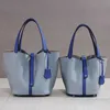 Designer picotin lås väska 2023 Nya kvinnors litchi mönster huvudlager kohud läder hinkskål blått handhållet litet mode t2Z5