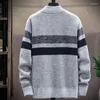 Suéteres masculinos 2023 outono coreano com decote em O com grosso e veludo cardigã tricô jaqueta patchwork masculino M-3XL