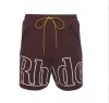 Köp rhude shorts mäns kapsel shorts sommar strand byxor mesh material andas svett lösa fitness basket byxor mens korta svarta shorts