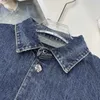 Veste de chemise à manches courtes en denim à revers bleu d'été, trou en denim décontracté, version ample des hommes et des femmes de la même chose.