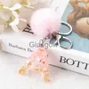 Автомобильный ключ 1PC Pink Pompom Letter Клавишка английская алфавит Клавиши с пуховиком шарика Градиент Смола Смола.