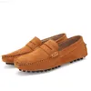 Klädskor män avslappnad mocka läder loafers svart fast läder kör mockasins gommino slip på män loafers skor manliga loafers stor storlek46 l230720