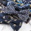 Cravatta in poliestere a doppio strato in tinta unita scozzese con motivo a fiori di moda per papillon da uomo d'affari all'ingrosso