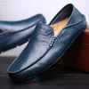 Sukienka buty nowe skórzane buty buty zwykłe płaskie buty oddychające mokasyny mężczyzn oryginalne skórzane mokasyny wygodne plus rozmiar 38-46 L230720