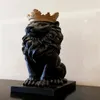 Black Crown Lion Statue Handikraftdekorationer Juldekorationer för hemskulptur Escultura Heminredningstillbehör T200299D