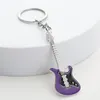 Nyckelringar personlig svart zinklegering gitarr söt nyckelring för musikälskare presentkedjor