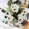 Fleurs décoratives 25 têtes / 1 paquet Soie Daisy Bouquet De Mariée Pour Noël Maison Année De Mariage Décoration Faux Plantes Fleur Artificielle