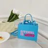 Akşam çantaları 10 renk lüks çanta kadınlar için moda mektubu grafiti katı kadın omuz çantası tostu