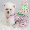 Ropa para perros Verano Estampado floral Pequeños perros medianos Vestido Encantador Bowknot Decoración Sin mangas Pata delantera Vacaciones Traje para mascotas