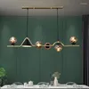 Ljuskronor modern ledning av lyster tak ljuskrona glas boll kök matsal hänge av heminredning inredning interiör hängande lampbelysning