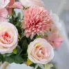 Dekorativa blommor Ett paket med sex huvuden Rose Chrysanthemum Silk Bouquet Artificial For Wedding Arch Christmas Home Decor Pography Props