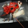 50 pz/lotto 8 colori Nuova plastica fatta a mano con fiori e piume eleganti maschere da ballo in maschera su bastoncini LL