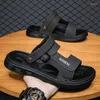 Летние мягкие сандалии мужчины для платформы трендовые тапочки пляжные туфли на открытые не скользкие резиновые шлепанцы платм