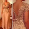 Long Mother of the Bride Groom Dresses For Wedding 2021 Kort ärmar V-ringning Lace Beading Bodice Sash Plus Size Chiffon Prom Dress204i