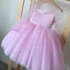 Mädchenkleider Maßgeschneidertes rosa Blumenkleid für die Hochzeit Langarm Funkelnder Tüll Perlen Mädchen Kinder Festzugskleid Poshoot