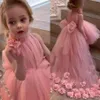 Härlig Tulle Pink Flower Girl Dresses For Weddings High Neck Sweep Train 3D Floral Applique Communion Dress Girls Pageant 274e