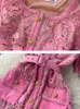 Kvinnors blusar lyxiga kvinnor bälte spetsklänning smal rosa 2023 ankomst vintage fyrkantig krage midi klänningar bodycon pest wear sommar inkeso 3d047