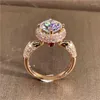 Klaster Pierścienie 18K Rose Gold Women Piątek Weddna Pierdzieżę zaręczynową 1 2 3 4 5 Round Moissanite Diamond Ruby Luxury Trendy Elegant