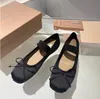 Miu 2023 neue Ballettschuhe Damen Satin Schleife Komfort und Freizeit Loafer flach Tanzschuh Damen Mädchen Urlaub Stretch Mary Jane Schuhe