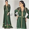 2019 Smaragdgrüne marokkanische Kaftan-Langarm-Abendkleider nach Maß mit Goldstickerei, Kaftan, Dubai, Abaya, arabische Abendgarderobe 343Q