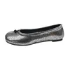 Klänningskor Fashion Tabi Flats Casual Single Shoes 2023 Trends Silvery Soft Leather Oxfords Bekväma pendloafers 230719