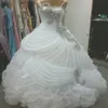 Bröllopsklänning klänning lyxiga bröllopsklänningar kristallpärlade paljetter rufsar en linje bröllopsklänning svep tåg boll klänning elegant arabisk262a