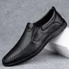 Scarpe eleganti Scarpe da uomo di marca Casual Mocassini italiani Uomo Scarpe da ufficio traspiranti Uomo Designer Slip On Scarpe da guida Mocassini Taglie forti 38-46 L230720