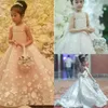 Mignon Spaghetti À La Main Fleur Filles Robes Arc Ceinture Perle Princesse Enfants Étage Longueur Demoiselle D'honneur Robe Fille Pageant Ball Gown226W